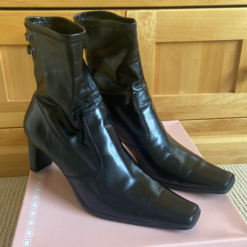 Bandolino black booties size 7.5